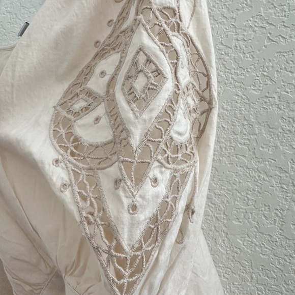 Old Navy Boxy Blouse Top XL Sea Salt Embroidered Eyelet Bohemian Peasant Cottage - Picture 2 of 8